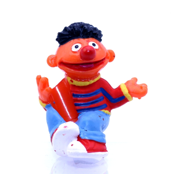 123 Sesame Street (Sesamstrasse) PVC Stiftekrabbler Figur "Ernie" von Bullyland